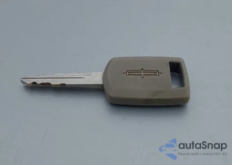 2003 Lincoln Town Car Executive z USA, uszkodzony, nr VIN 1LNHM81W53Y696994